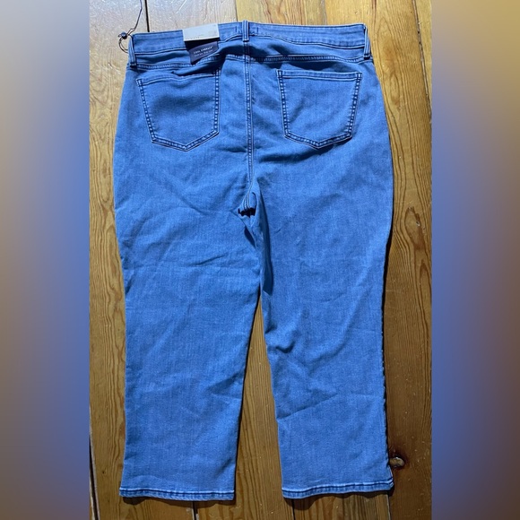NWT NYDJ SIZE 16 CROPPED JEANS - Picture 2 of 5